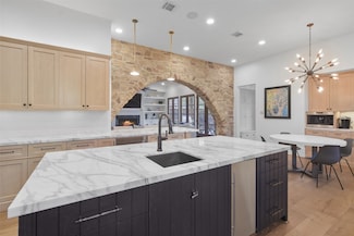 2804 Robinhood St, Houston, TX 77005
