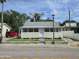 541 Washington St, New Smyrna Beach, FL 32168