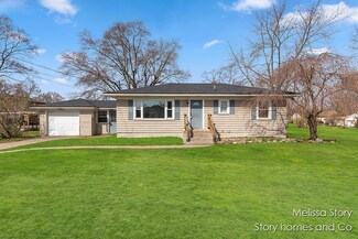 7635 Sally Dr, Jenison, MI 49428