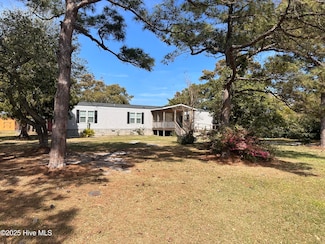 413 Diamond City Dr, Harkers Island, NC 28531