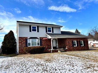 8 Da Vinci Place, Latham, NY 12110