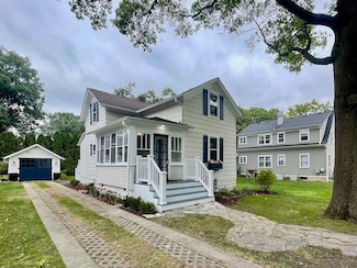 509 Peyton St, Geneva, IL 60134