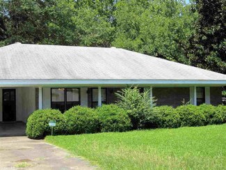 104 Wellenberger Cir, Monticello, AR 71655