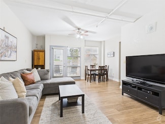 711 W 26th St Unit 407, Austin, TX 78705
