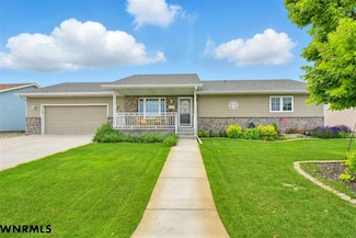 715 19th St, Gering, NE 69341