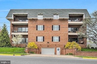 1958 Chestnut St, Camp Hill, PA 17011