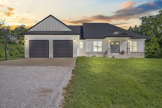 225 Maggie Hill Dr, Crane, MO 65633