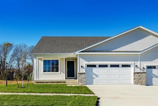 6570 NE 11th Ct, Des Moines, IA 50313