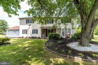 2972 Woodview Dr, Hatfield, PA 19440