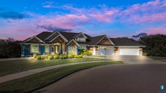 9004 E Torrey Pine Cir, Sioux Falls, SD 57110