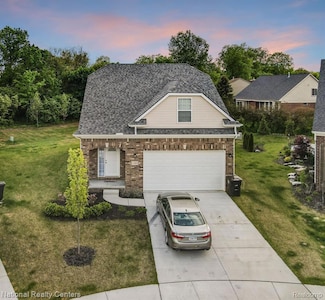 11801 Hines Place Dr, Livonia, MI 48150