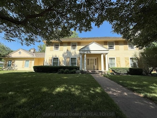 2508 Arrowhead Rd, Grand Island, NE 68801