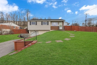 100 Palomino Dr, Oakdale, PA 15071