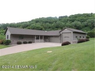 509 N Hill St, La Crescent, MN 55947