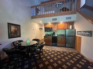 5620 Highlands Dr Unit 64, Harbor Springs, MI 49740