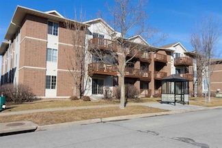 458 W Side Dr, Iowa City, IA 52246