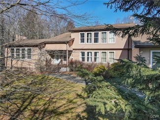 58 Bender Rd, Gouldsboro, PA 18424