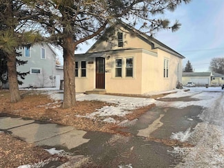 1127 7th St SW, Minot, ND 58701