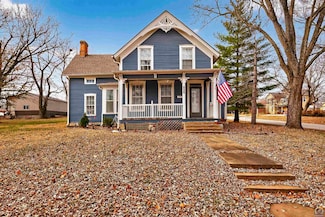 525 Iowa Ave, Holton, KS 66436