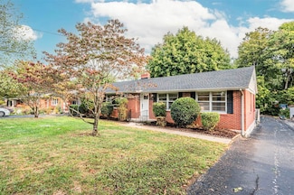 808 Roselawn Way, Bowling Green, KY 42104