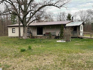 13290 Lea Dr, Marion, MI 49665
