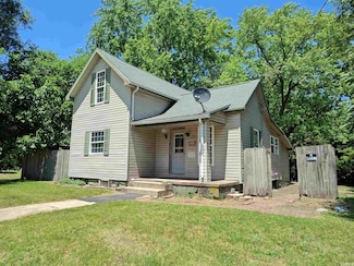 307 W Bender St, Knox, IN 46534
