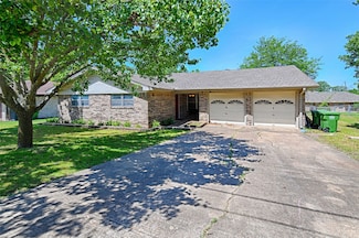 928 Maple St, Howe, TX 75459