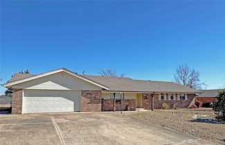1805 Lakeview Dr, Sulphur, OK 73086