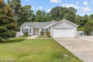 107 Camellia Creek Dr, Richlands, NC 28574