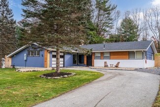 13 Eisenhower Rd, Framingham, MA 01701