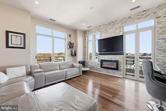 155 Potomac Passage Unit PH05, Oxon Hill, MD 20745