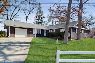 8115 W Lakeshore Dr, Burlington, WI 53105