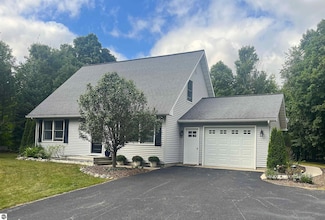 20730 Betsie Highland Dr, Interlochen, MI 49643