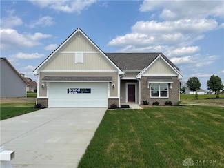 134 Autumn Maple Ln, Brookville, OH 45309