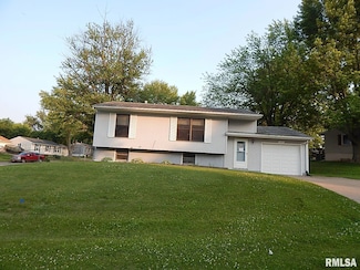 4125 Cresthill Dr, Davenport, IA 52806