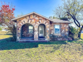 809 W 3rd St, Cisco, TX 76437