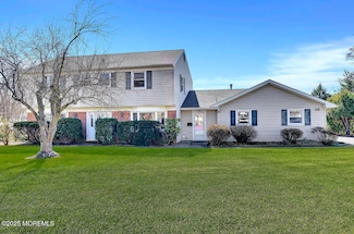 26 Plymouth Dr, Freehold, NJ 07728