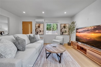15335 Lemay St, Los Angeles, CA 91406