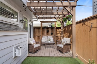 213 W 10th St, Houston, TX 77008