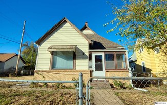 2922 N 41st St, Omaha, NE 68111