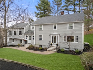 4 Forest St, Dover, MA 02030
