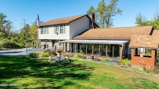 21 Pepper Hills Dr, Danville, PA 17821