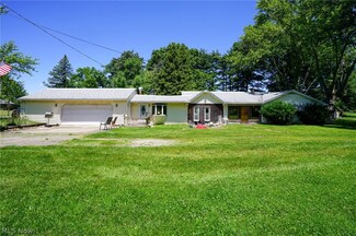 5664 Breezewood Dr NE, Canton, OH 44705