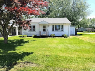 225 Hickory St, Flora, IL 62839