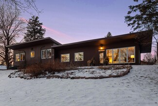 975 Woodhill Dr, Saint Paul, MN 55113