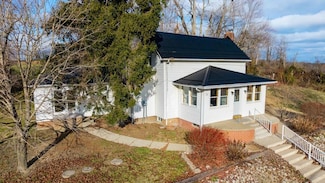 2417 Glenroy Rd, Wellston, OH 45692