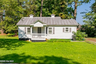 104 S Third St, Bayboro, NC 28515
