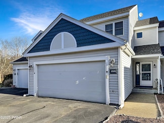 4068 Circle Ct, Milford, PA 18337