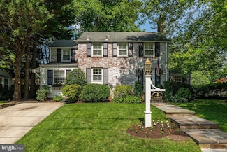 5905 Gloster Rd, Bethesda, MD 20816