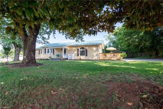 434 N Main St, Dobson, NC 27017